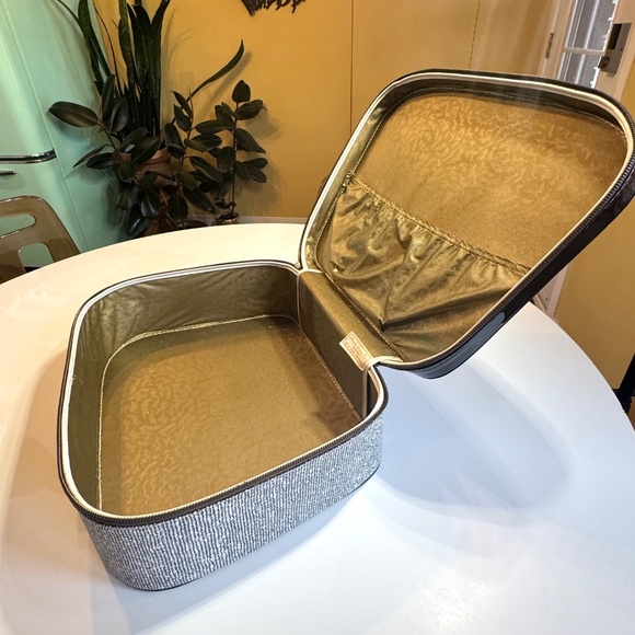 Vintage 60s Blondy travel case, black and white carry-on, hard shell, zipped - Picture 8 of 10